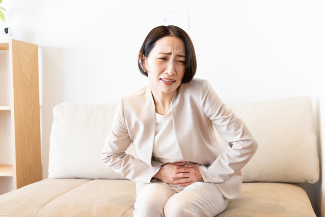 大腸がん 腹痛イメージ